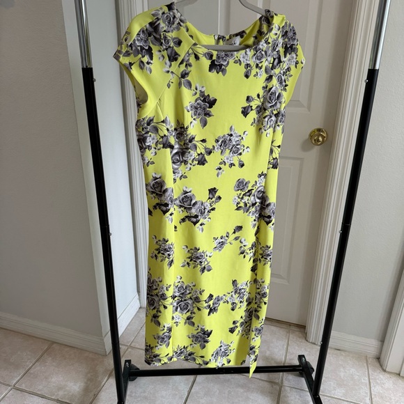 ECI Dresses & Skirts - ECI Yellow and Gray Floral Midi Dress
